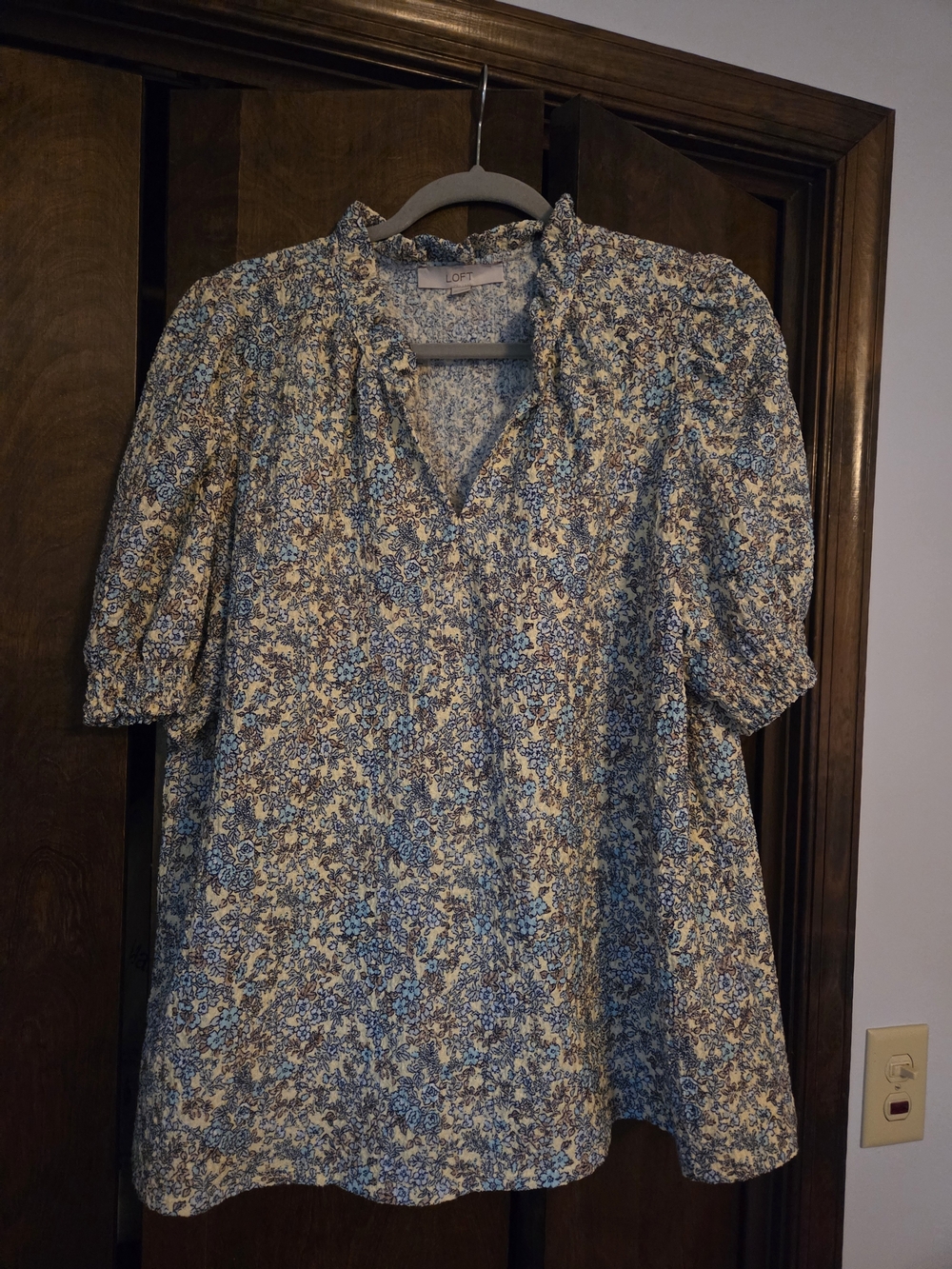 LOFT Blue Floral Ruffle Neck Puff Sleeve Top